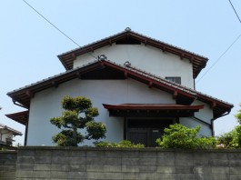 福岡県春日市外壁塗装(壁の塗替え)リフォーム工事の例。塗替えのビフォア―写真。