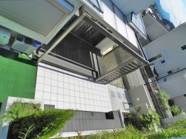 福岡県大野城市のガーデンルーム・サンルーム工事。庭のリフォーム施工例です。